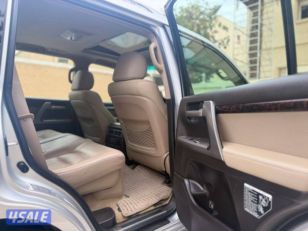 تويوتا _ لاندكروزر _ VXR _ الساير _ الدرجة الاولى _ 20095