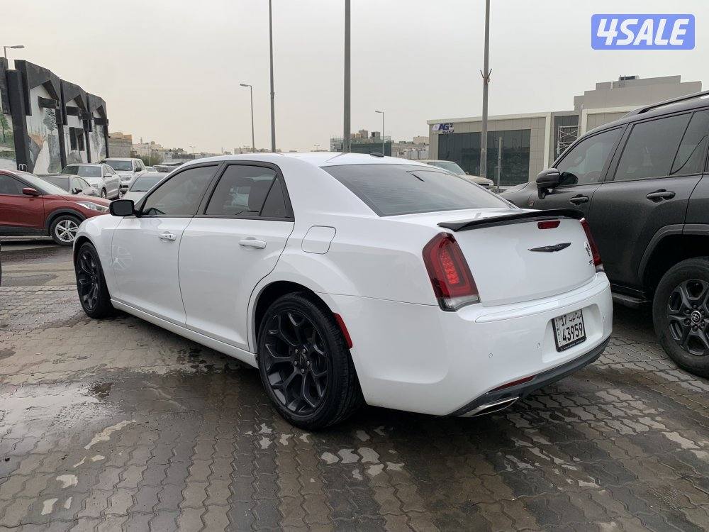 كرايزلر C300 V63