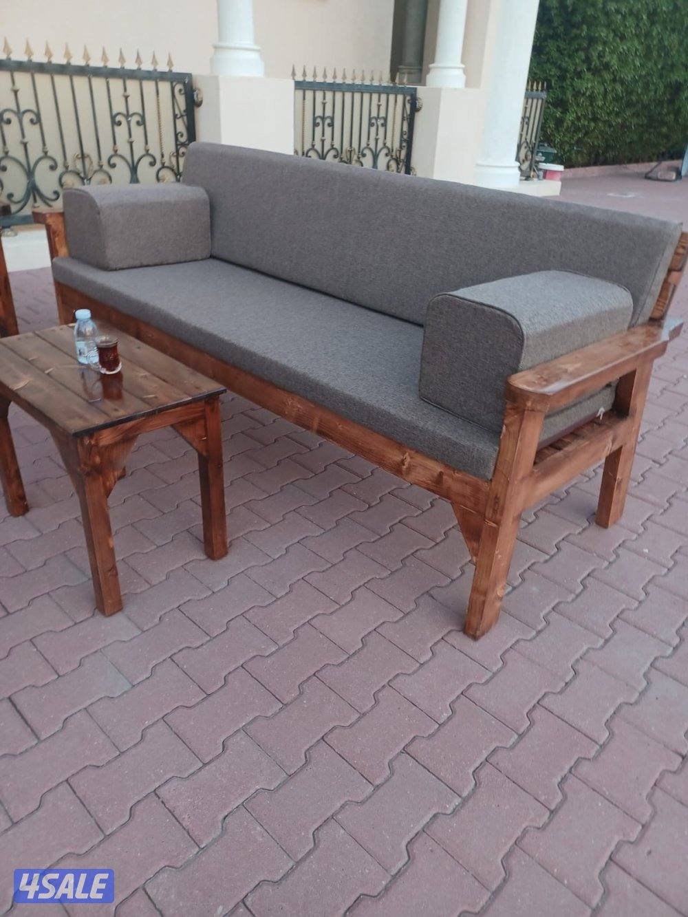 كراسي حدائق خشب وحديد وحديد ملبس خشب مع الطاوله والفرش الجاهز والتفصيل2