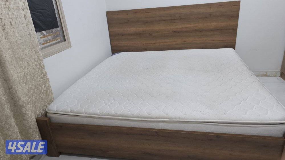 MATTRESS AND BED FRAME0