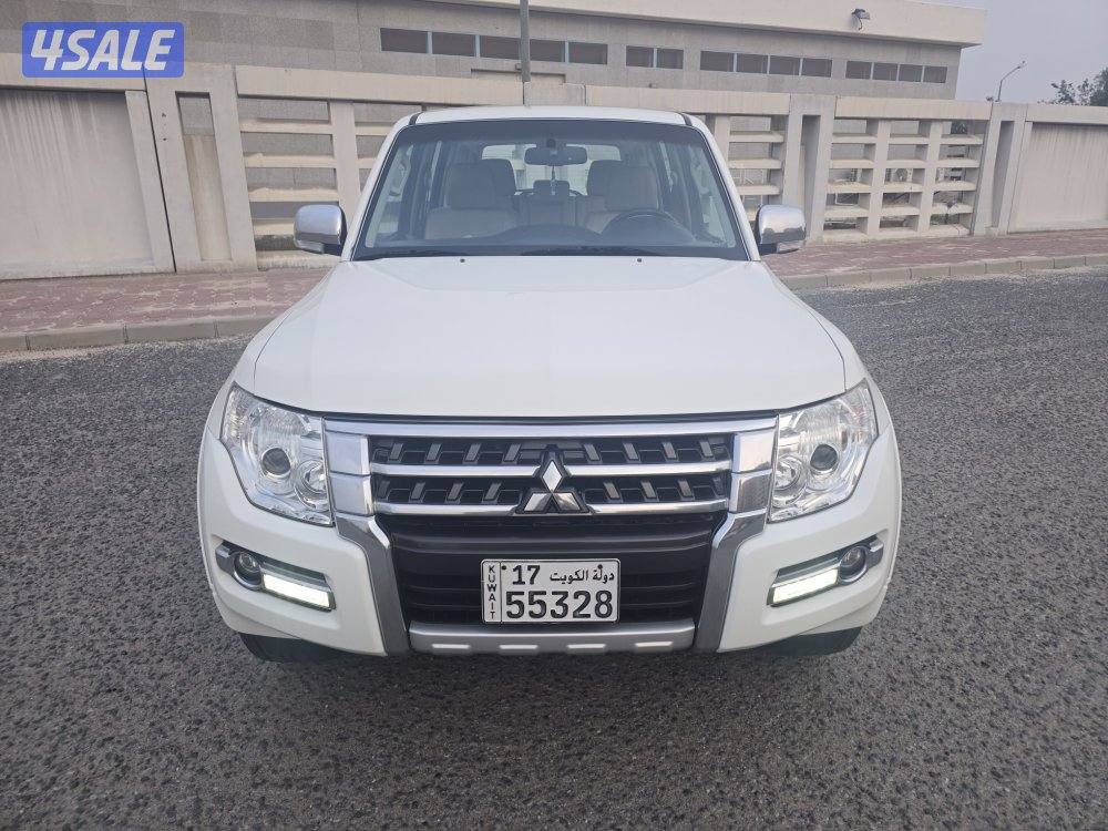 Mitsubishi Pajero 2020 v6 GLS 41000 km white showroom condition1