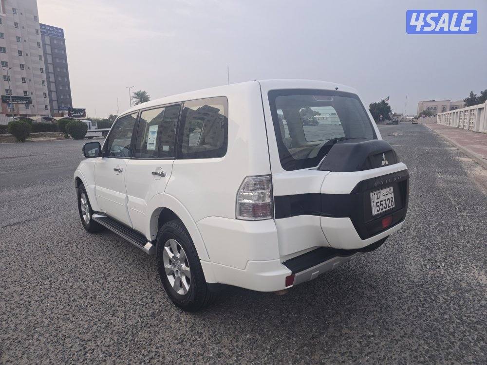 Mitsubishi Pajero 2020 v6 GLS 41000 km white showroom condition3