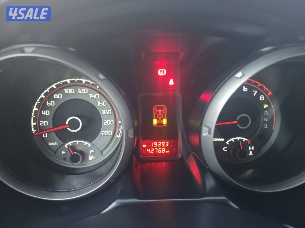 Mitsubishi Pajero 2020 v6 GLS 41000 km white showroom condition4