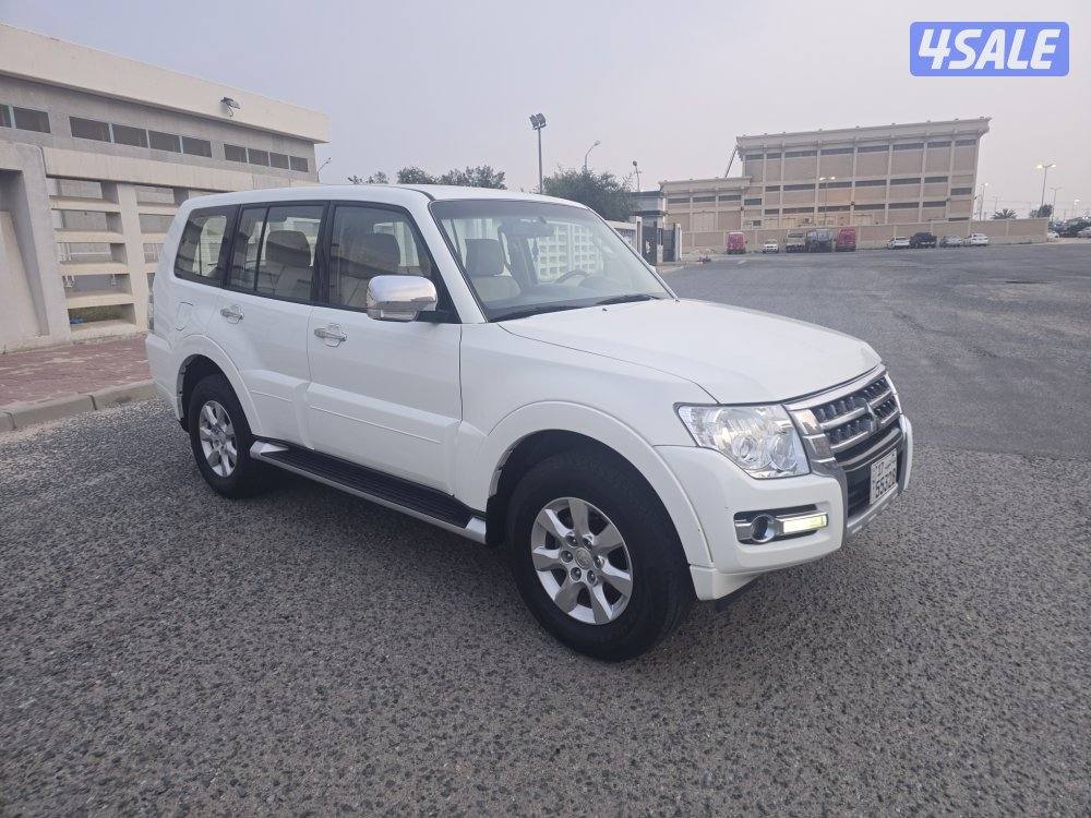 Mitsubishi Pajero 2020 v6 GLS 41000 km white showroom condition5