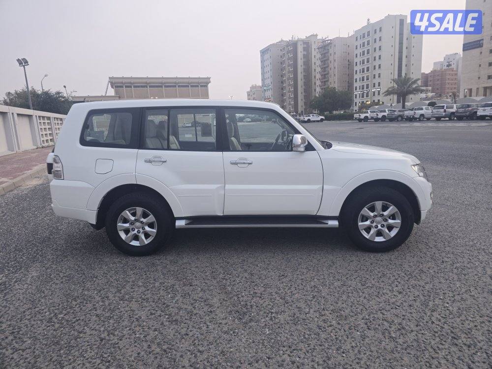 Mitsubishi Pajero 2020 v6 GLS 41000 km white showroom condition6