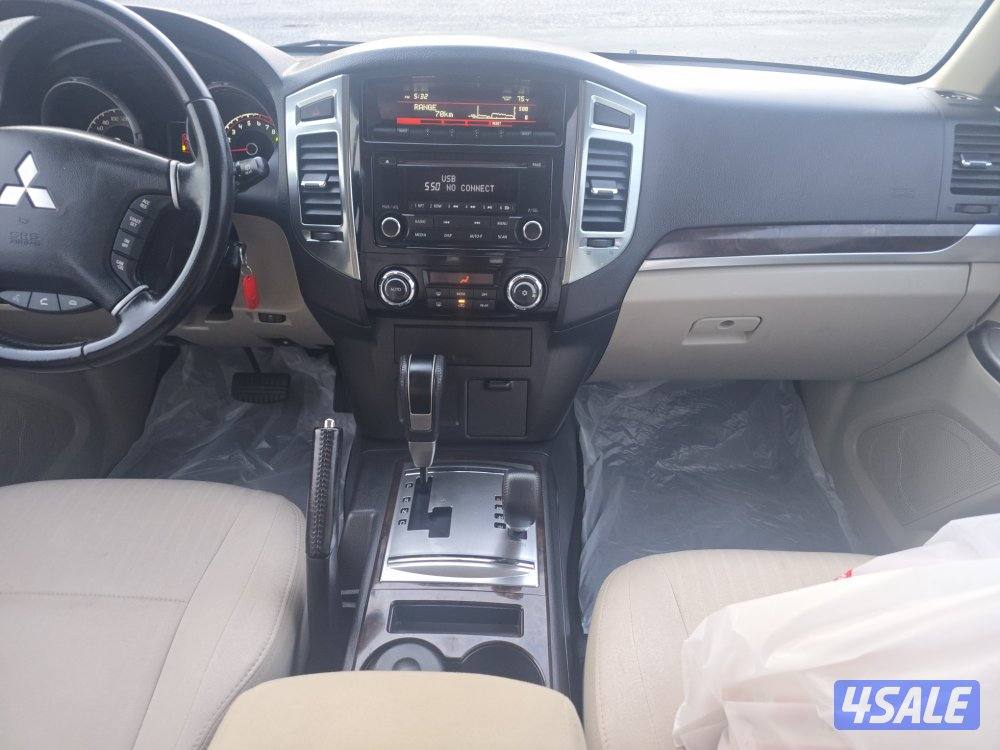 Mitsubishi Pajero 2020 v6 GLS 41000 km white showroom condition8