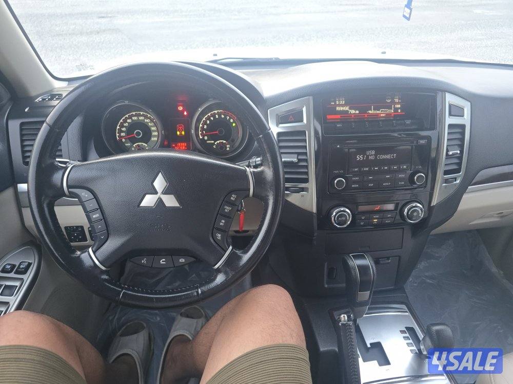 Mitsubishi Pajero 2020 v6 GLS 41000 km white showroom condition9