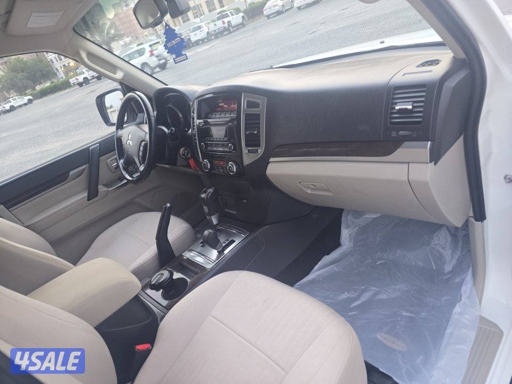 Mitsubishi Pajero 2020 v6 GLS 41000 km white showroom condition14