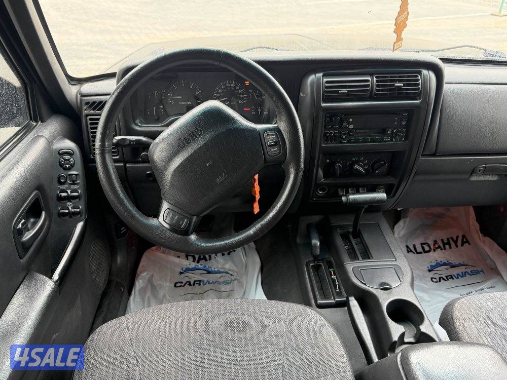 للبيع شيروكي بحاله ممتازه عداد ٢١٦ الف مكيف ثلج4