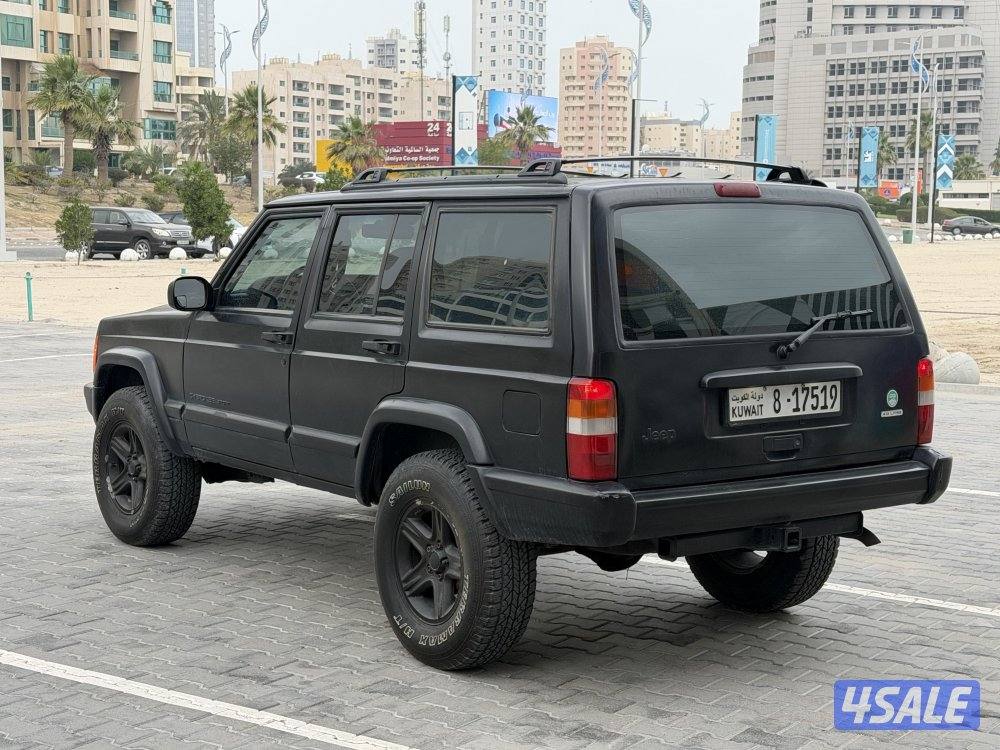 للبيع شيروكي بحاله ممتازه عداد ٢١٦ الف مكيف ثلج8