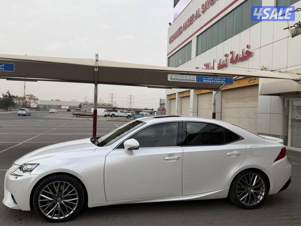للبيع لكزس IS200 المالك الثاني بحالة الوكاله0