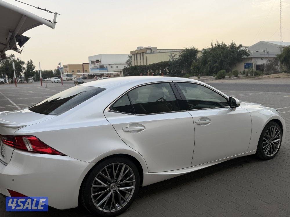 للبيع لكزس IS200 المالك الثاني بحالة الوكاله1