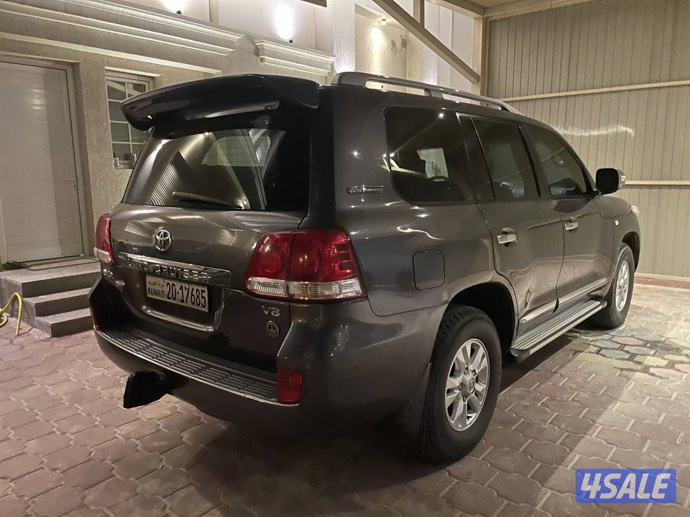 للبيع موديل ٢٠١١ ماشي ٢٦٠ الف صبغ وكاله2