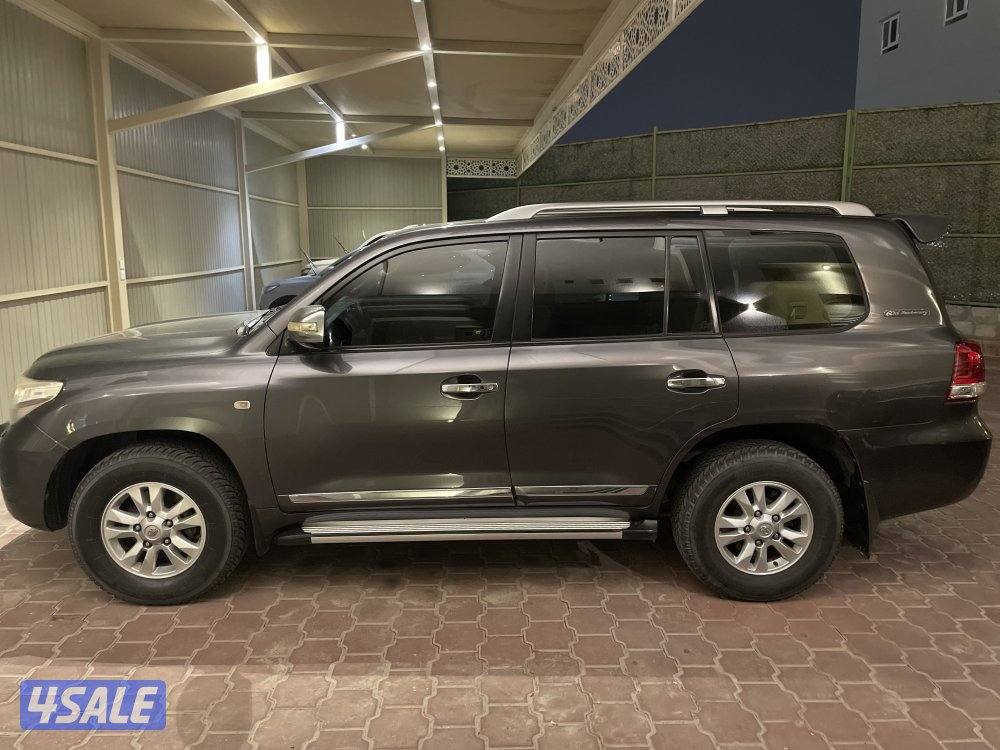 للبيع موديل ٢٠١١ ماشي ٢٦٠ الف صبغ وكاله3