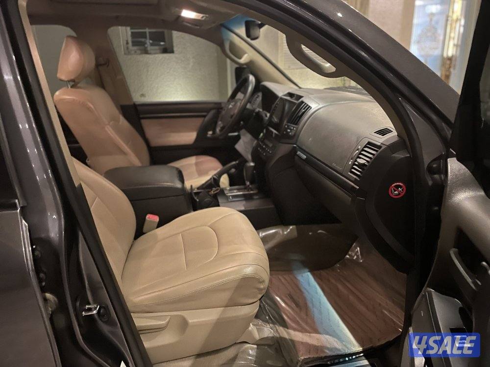 للبيع موديل ٢٠١١ ماشي ٢٦٠ الف صبغ وكاله4