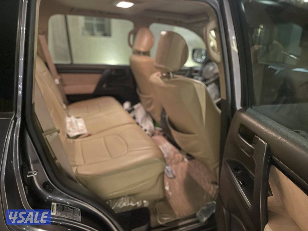 للبيع موديل ٢٠١١ ماشي ٢٦٠ الف صبغ وكاله7