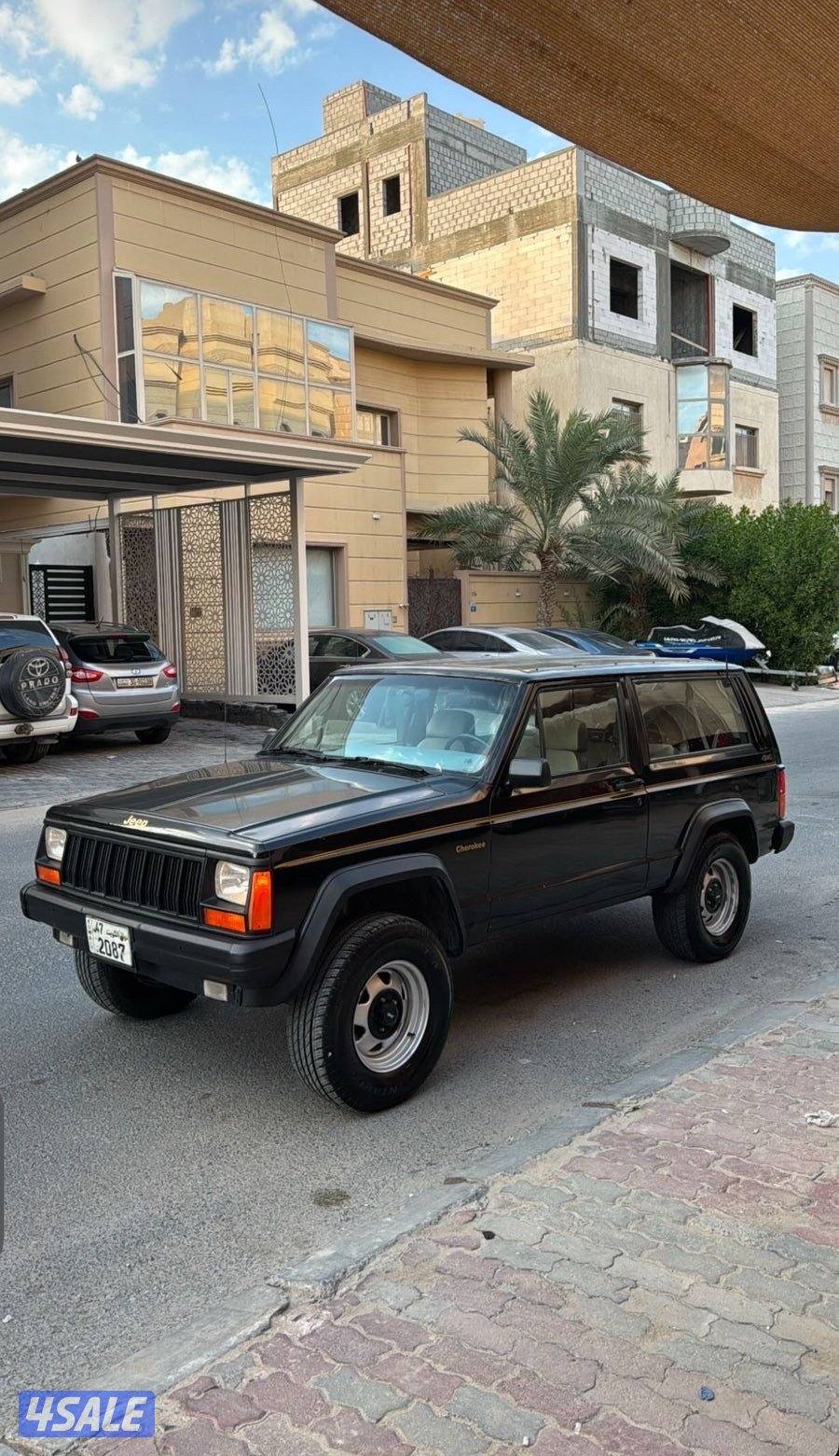 للبيع شروكي ١٩٩٤ باب واحد قير عادي اساس0