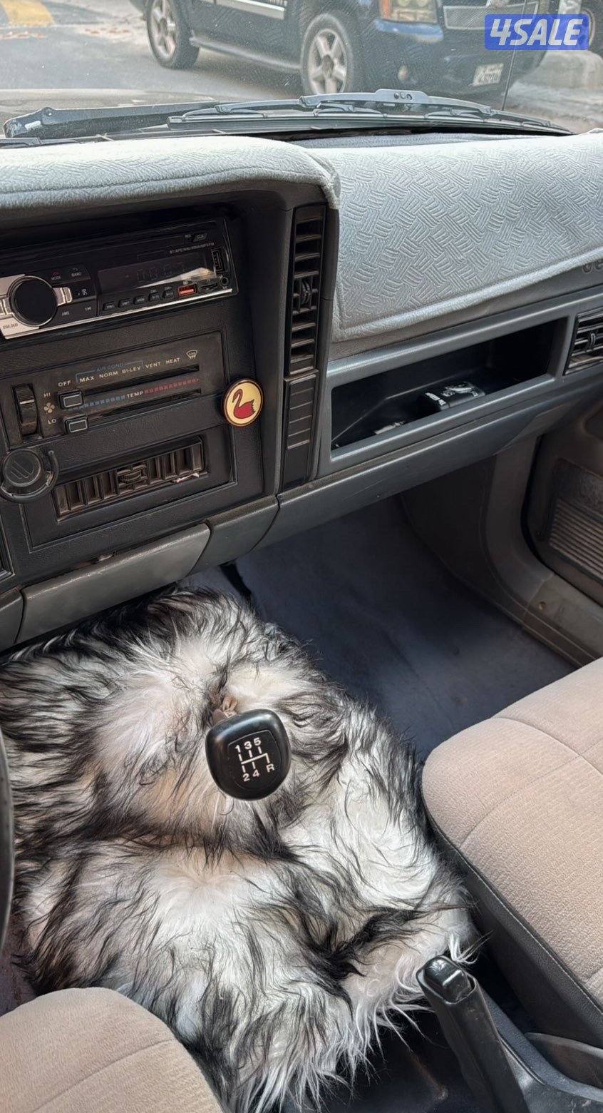 للبيع شروكي ١٩٩٤ باب واحد قير عادي اساس2