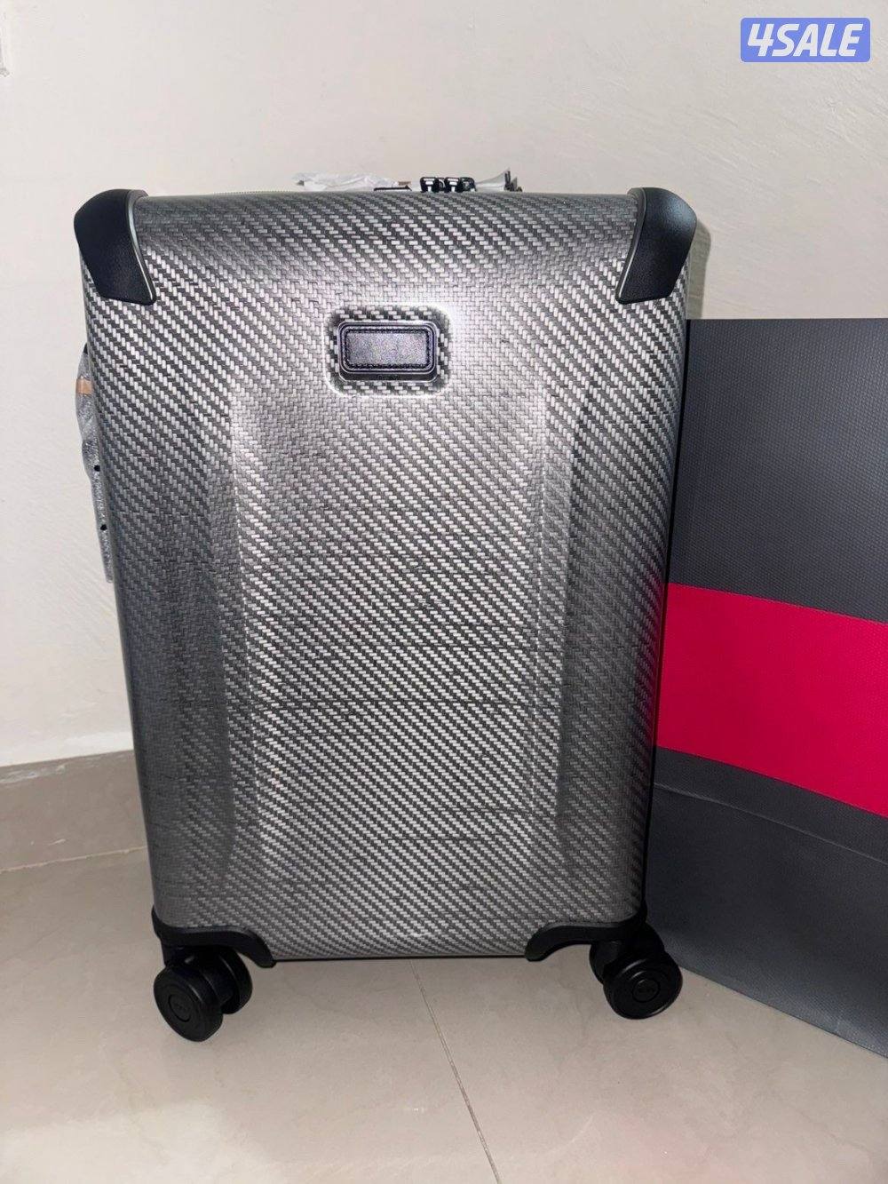 للبيع جنطه سفر من tumi اصليه مع كافه الاغراض جديده لم تستخدم كليا3