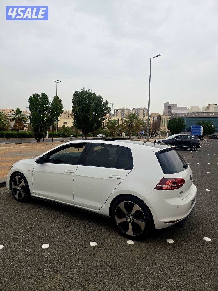 فولكسفاغن جولف موديل GTI 2014 كامل المواصفات شرط الفحص2