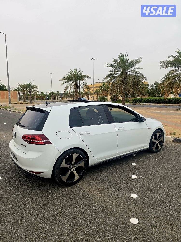 فولكسفاغن جولف موديل GTI 2014 كامل المواصفات شرط الفحص7