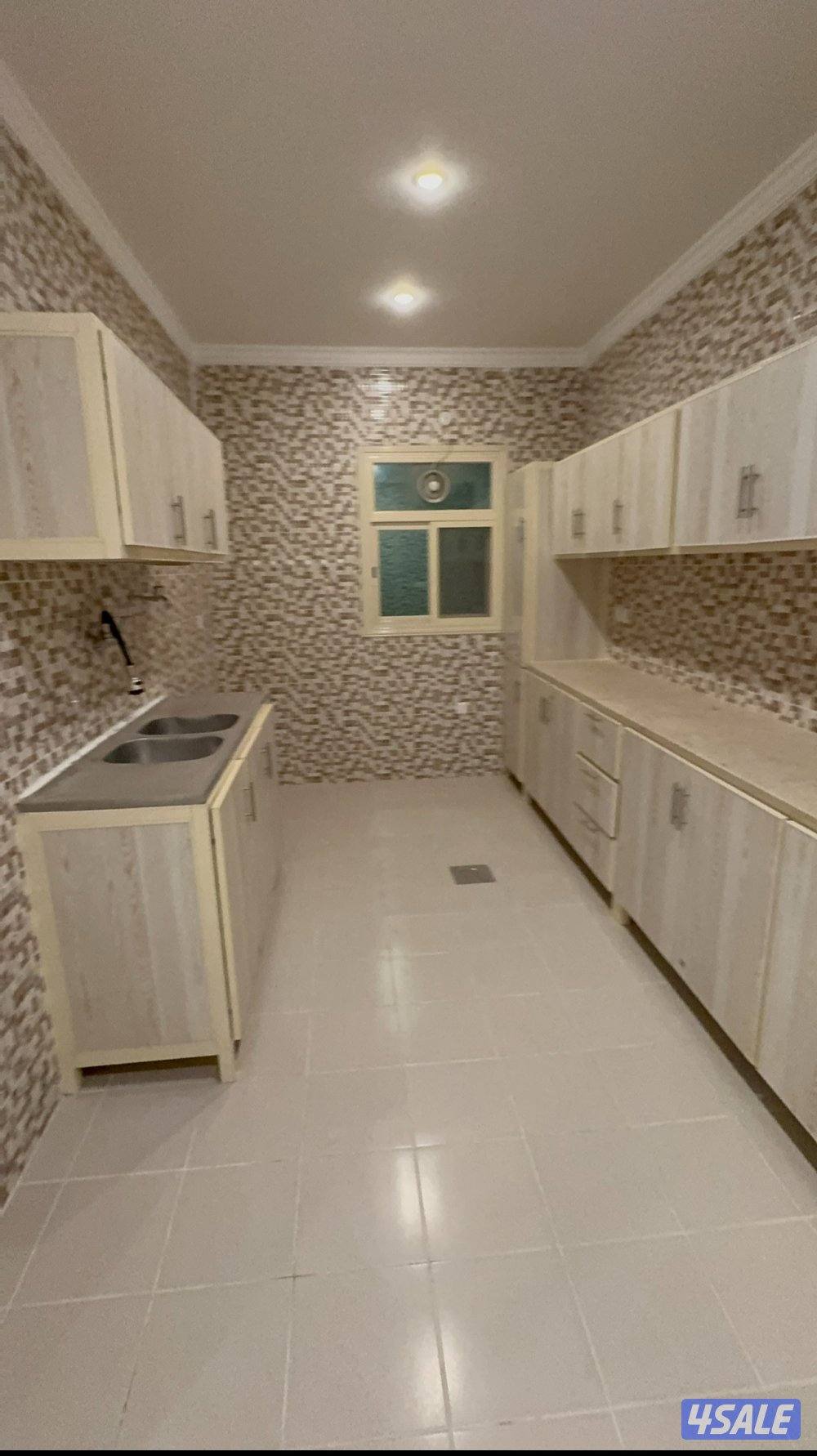 للإيجار شقة كبيرة في ابو فطيرة0