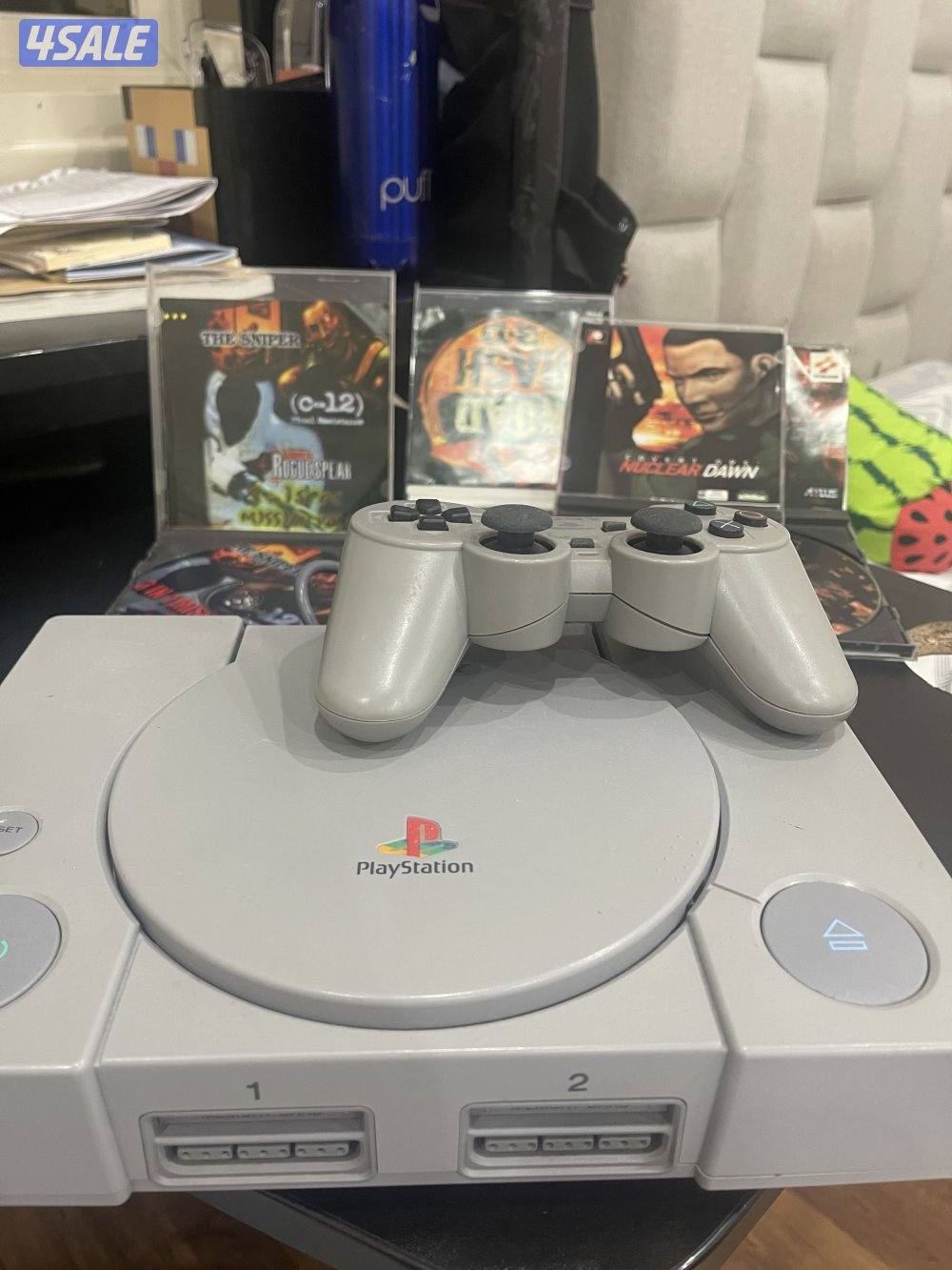 جهاز ps1 مع جميع ملحقاته نضيف و مع ٥ اشرطه0