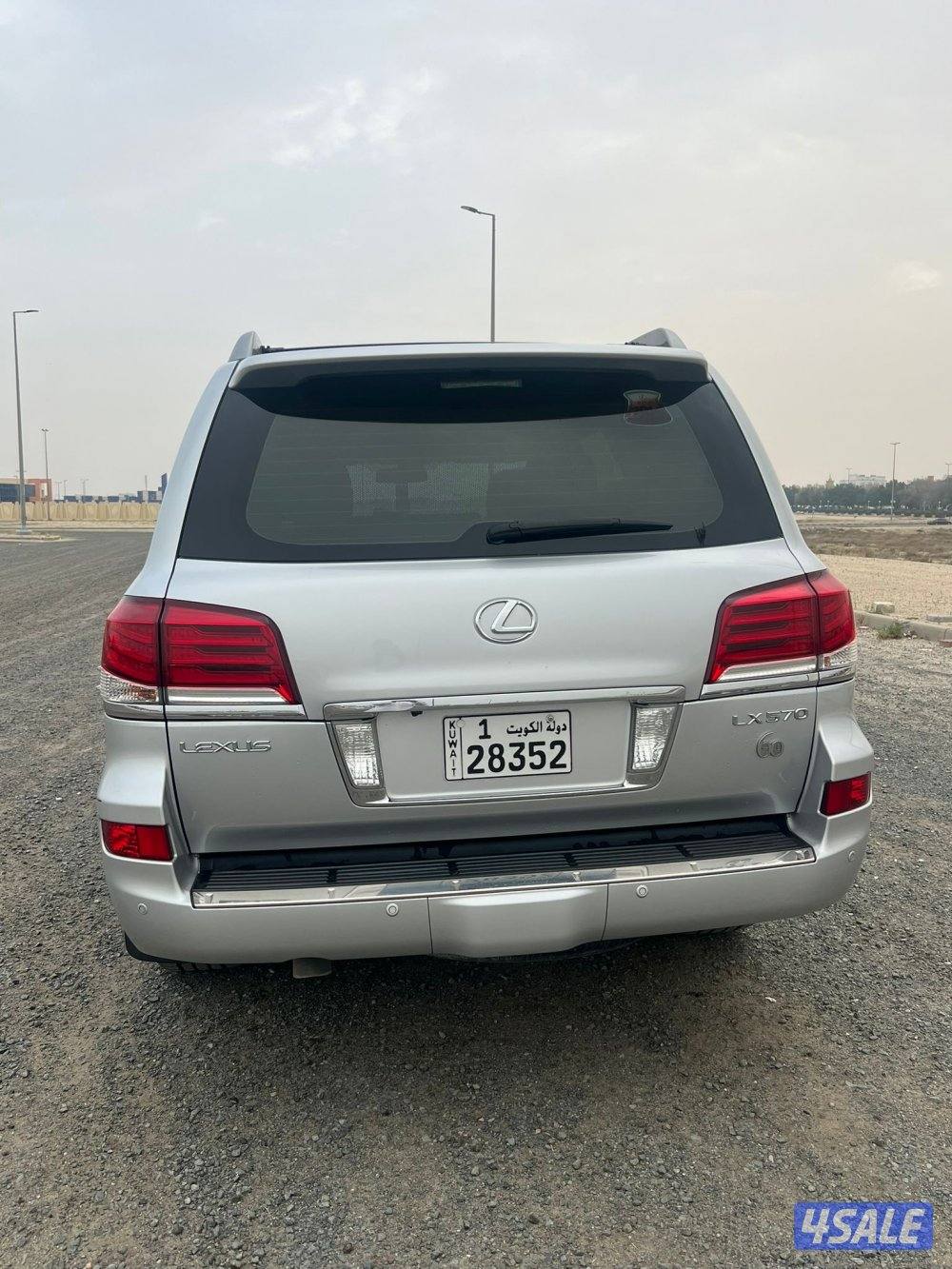 لكزس LX570 الساير 2014 بحاله الوكاله عداد 179 الف3