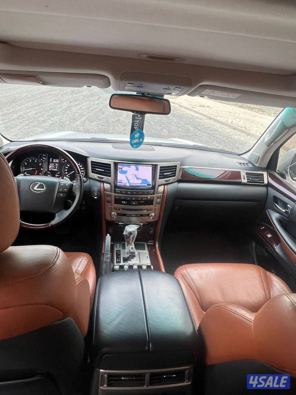 لكزس LX570 الساير 2014 بحاله الوكاله عداد 179 الف4