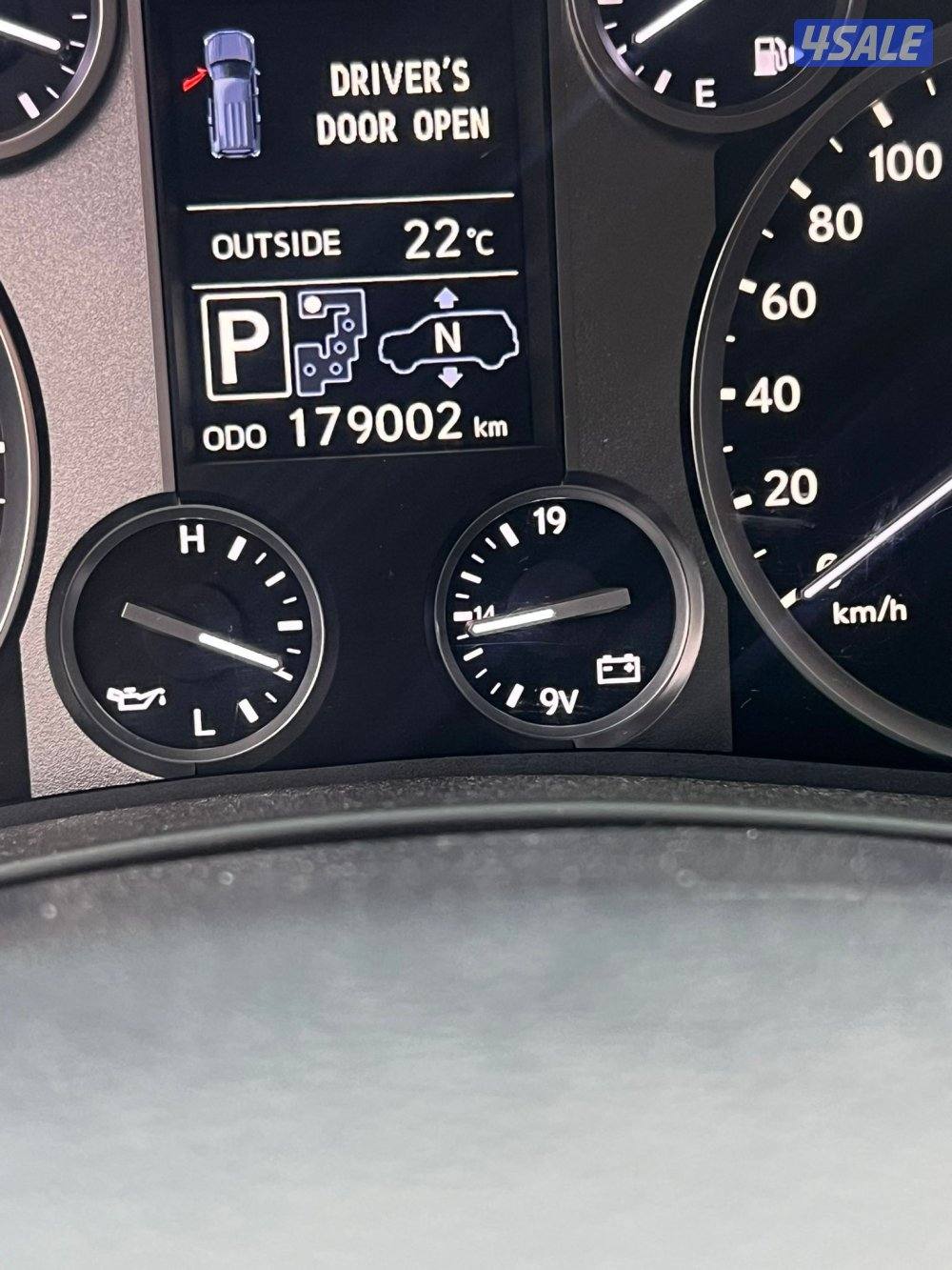 لكزس LX570 الساير 2014 بحاله الوكاله عداد 179 الف7