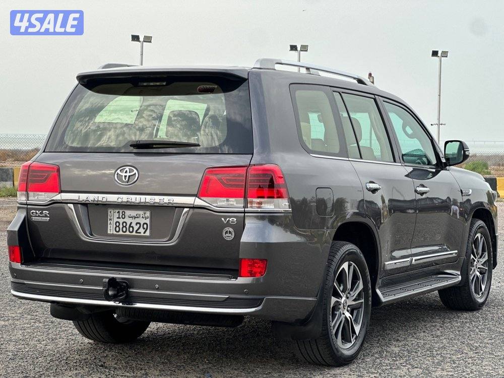 للبيع لاندكروزر تورنج v8 وارد الوكالة الساير3