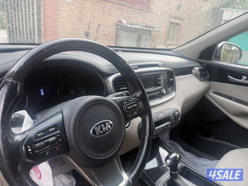 للبيع سيارة كيا سورينتو موديل ٢٠١٦ للاتصال4