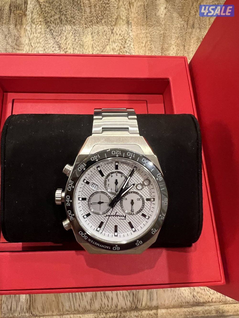 للبيع نظارة كارتير وساعات فيرقامو ولونج جينز ولويس ايراد كالجديد مع كا9