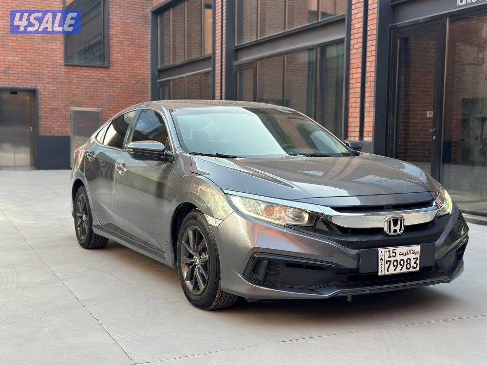 للبيع هوندا سيفك عداد ١٠٠ الف شرط الفحص مكينة ١٦٠٠سي سي0