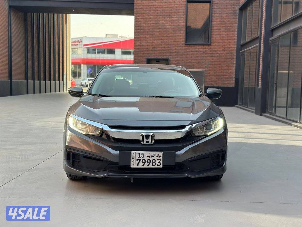 للبيع هوندا سيفك عداد ١٠٠ الف شرط الفحص مكينة ١٦٠٠سي سي1