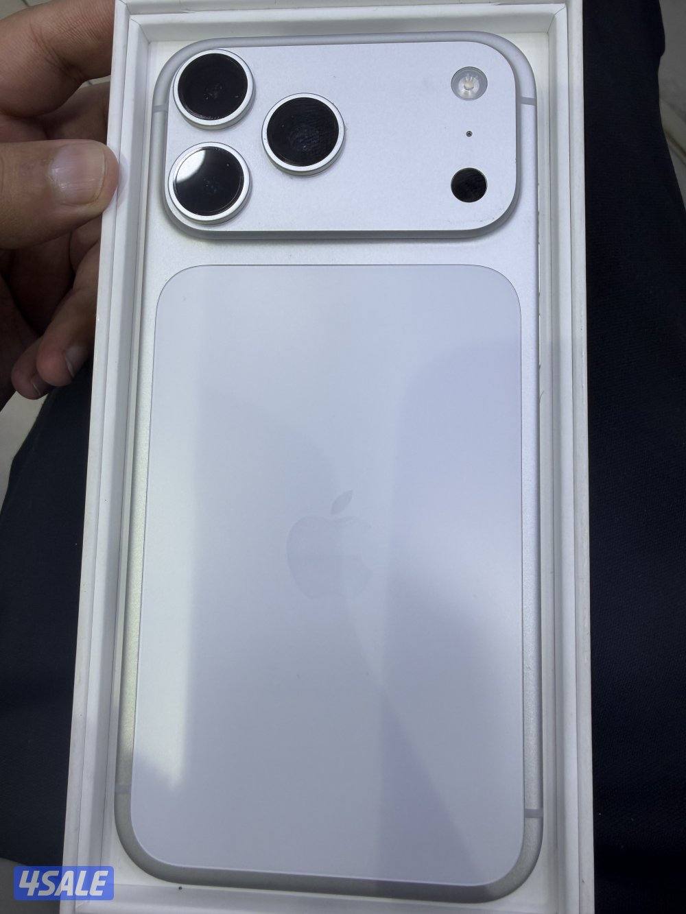 ايفون ١٧ برو ماكس0