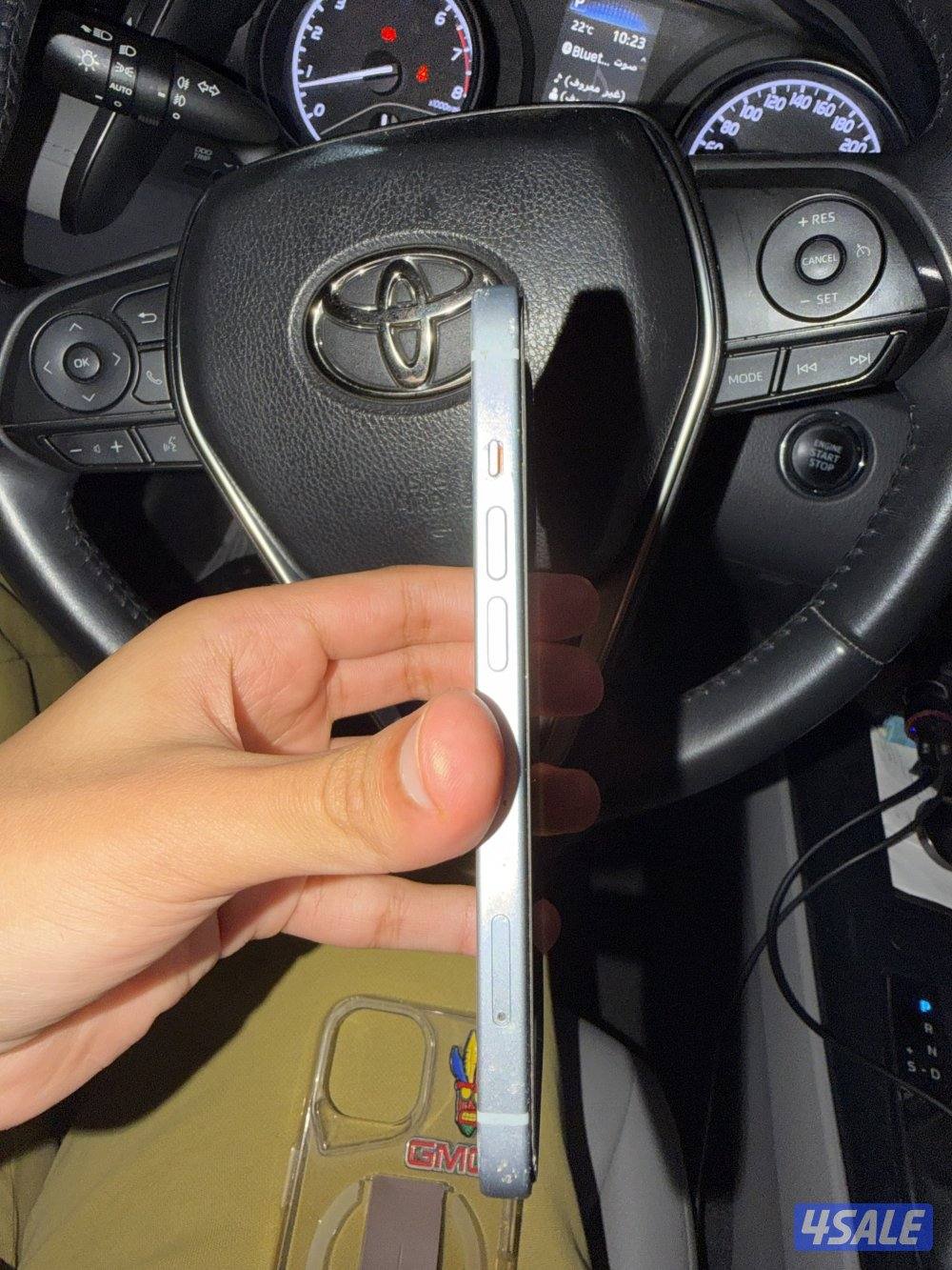 للبيع ايفون ١٥ العادي ١٢٨ قيقا نظيف مع شاحنه الاصلي الجهاز نظيف0