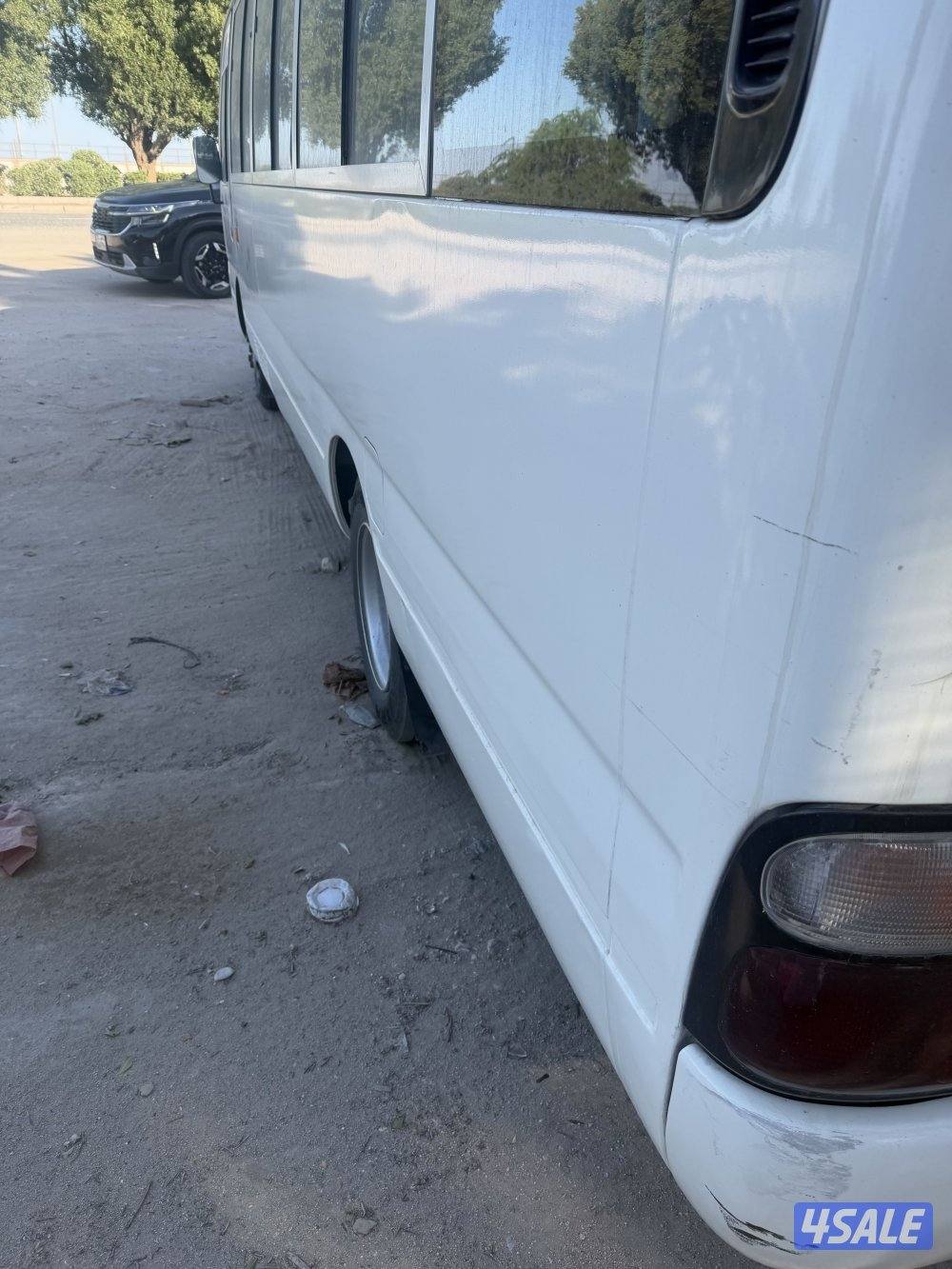 الجميرا كار لتاجير السيارات والباصات3