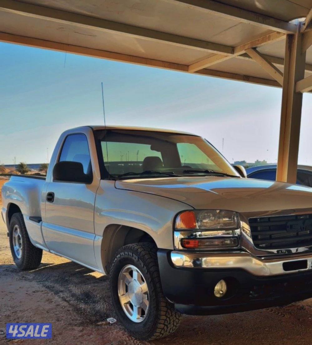 للبيع وانيت سيرا موديل 2005 مخصر مكينه جيده وقير جيد ويوجد ضربه بالشاص0