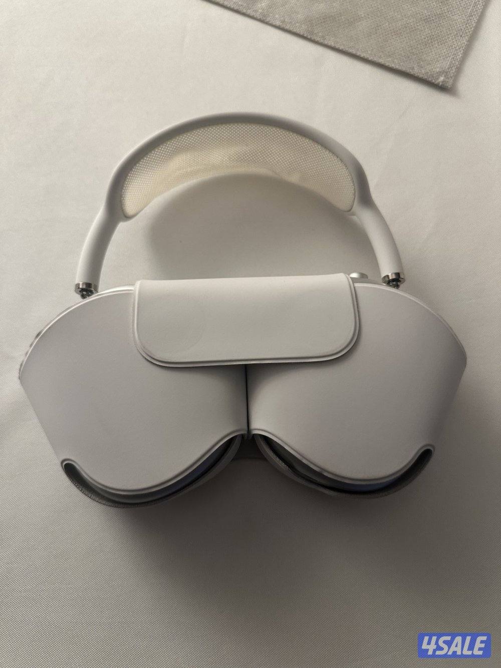 اللون الابيضAirpods max0