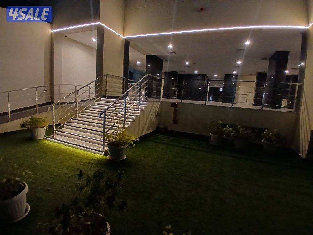 شقة مفروشة للايجار صالة و غرفتين وحمامين ومطبخ بنيان جديد0