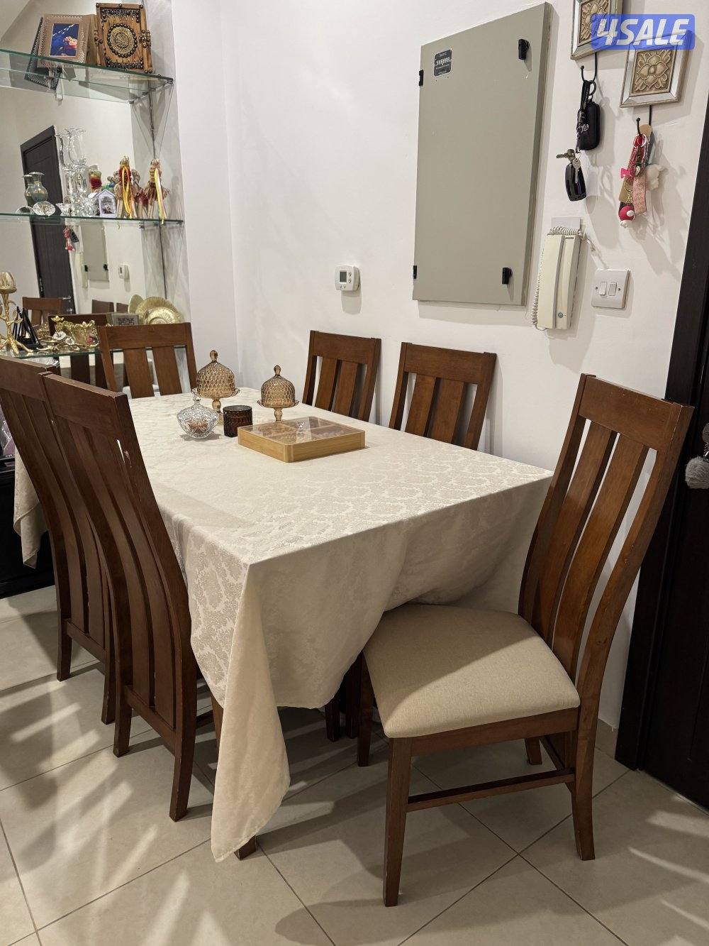 صالون + طاولات + طاولة طعام0