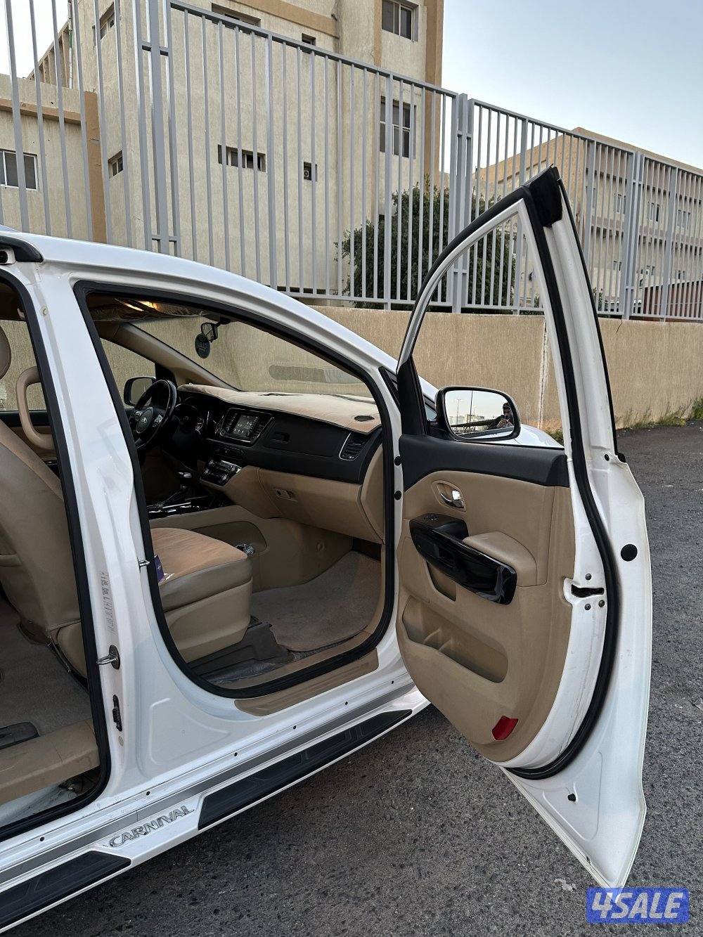 KIA Carnival5