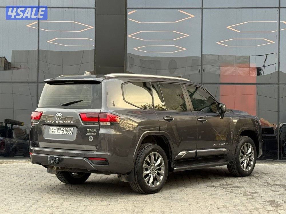 LAND CRUISER GXR V6 AERO _2025 عداد 7 الاف فقط4