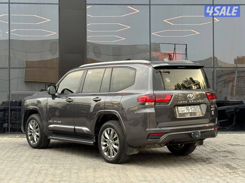 LAND CRUISER GXR V6 AERO _2025 عداد 7 الاف فقط3