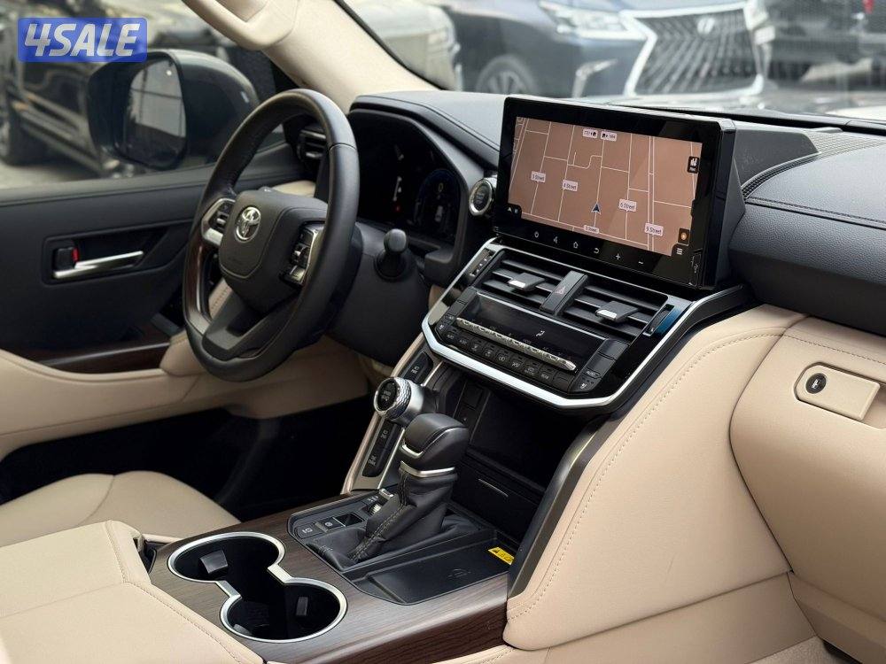 LAND CRUISER GXR V6 AERO _2025 عداد 7 الاف فقط7