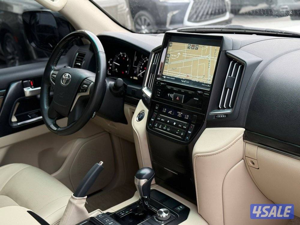 LAND CRUISER GRAND TOURING GXR V8 _20217