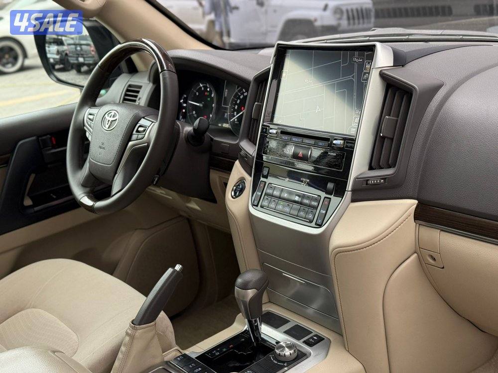 LAND CRUISER GRAND TOURING GXR V8 _20197