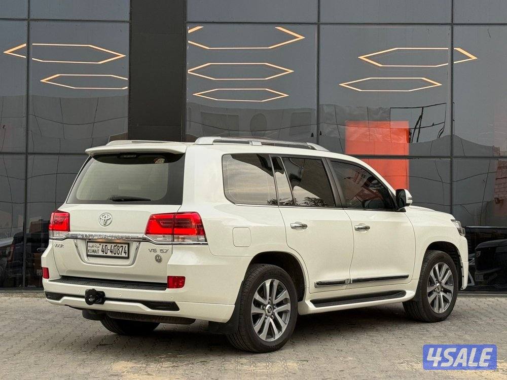 LAND CRUISER VXR V8 5.7 _2017 صبغ الوكالة3