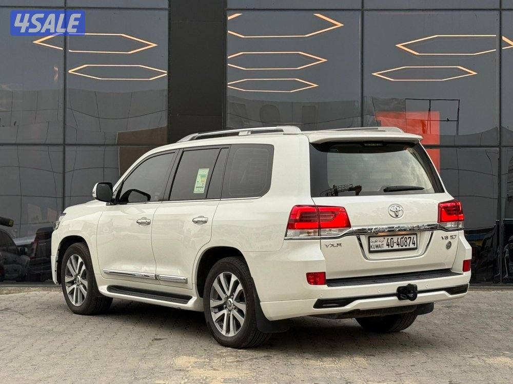 LAND CRUISER VXR V8 5.7 _2017 صبغ الوكالة4